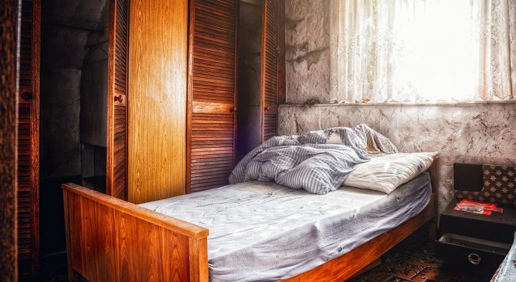 Bed Bedroom Pillow Sleep Room  - Tama66 / Pixabay