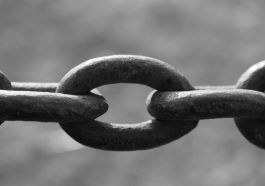 Chain Metal Monochrome Link Steel  - ignalingiardi / Pixabay
