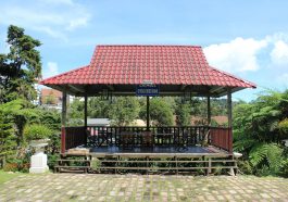 Garden Hut Garden Gazebo Summer  - hassangill / Pixabay