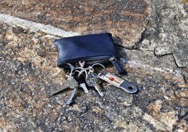 Key Keychain Key Pocket House Keys  - HOerwin56 / Pixabay
