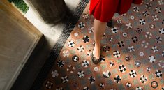 Lady In Red Foot Shoe Tiling Light  - Skitterphoto / Pixabay