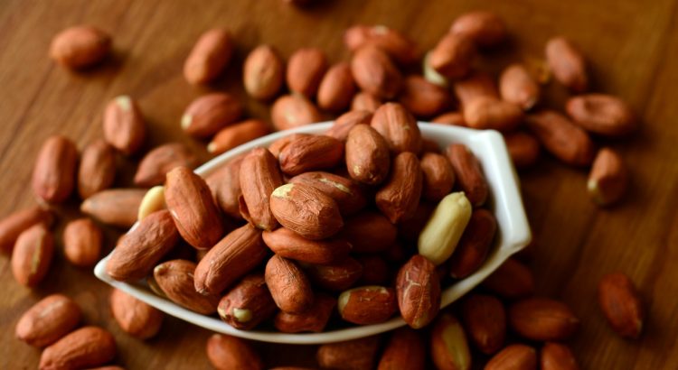 Peanuts Nuts Food Healthy  - Grigorijkalyuzhnyj / Pixabay