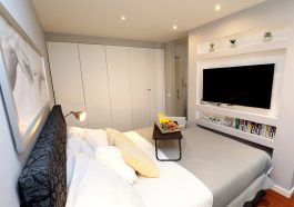 Room Bed Indoors Beaded Sofa  - KriptoHr / Pixabay