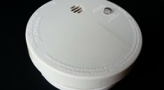 Smoke Detector Fire Alarm Burning  - PublicDomainPictures / Pixabay