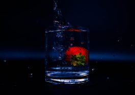 Splash Summer Strawberry Cold  - fleglsebastian7 / Pixabay