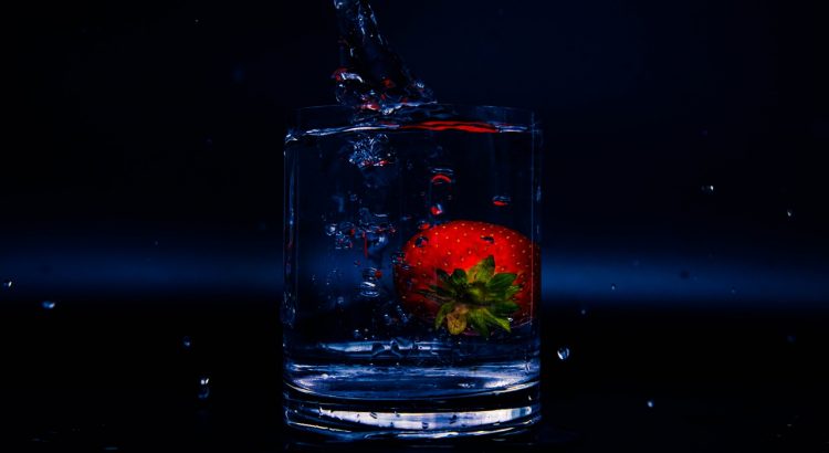 Splash Summer Strawberry Cold  - fleglsebastian7 / Pixabay