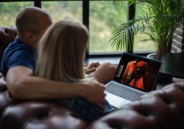 Video Streaming Laptop Pair Film  - FrankundFrei / Pixabay