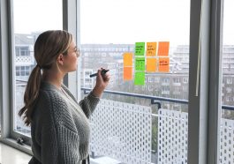 Woman Office Post Its Notes Window - magnetme / Pixabay